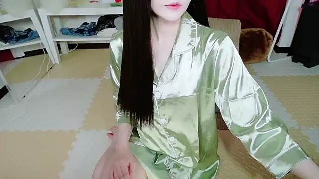  mi tsu ki  online show from May 3, 2026, 9:21 pm