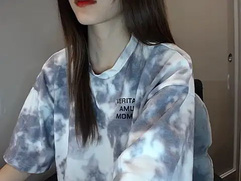 LiDonnaa online show from December 4, 2025, 1:31 pm