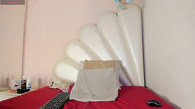 Lorena Hawkins online show from February 19, 2025, 1:39 pm