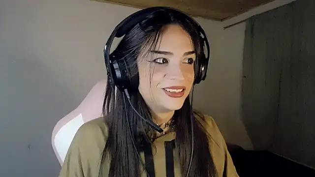 Snapshot of Dollbehavior_ chatting on January 8, 2026, 3:20 am Dollbehavior online show from January 8, 2026, 3:20 am