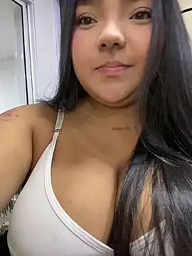 Snapshot of little_lissiee chatting on February 5, 2026, 12:26 am little lissiee online show from February 5, 2026, 12:26 am