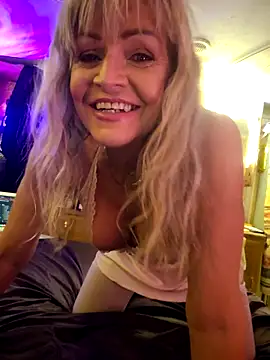 annika lately online show from April 10, 2026, 3:23 am