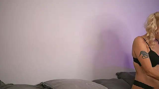 BritneyHudson online show from October 20, 2025, 3:40 am