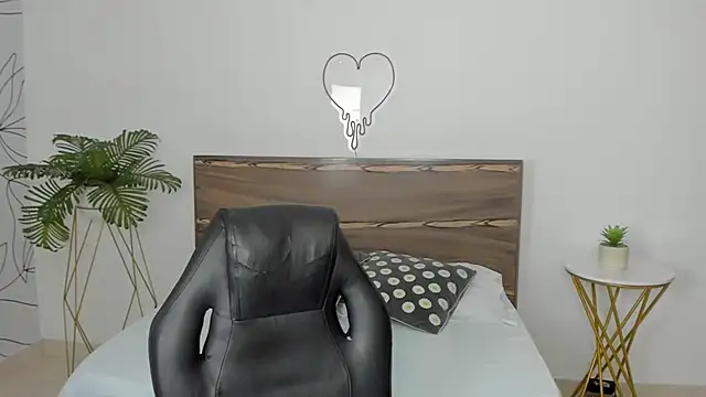 ivette bocelly online show from December 11, 2024, 7:03 pm