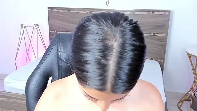 ivette bocelly online show from February 1, 2025, 1:23 am