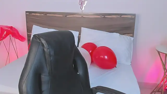 ivette bocelly online show from February 14, 2025, 8:05 pm