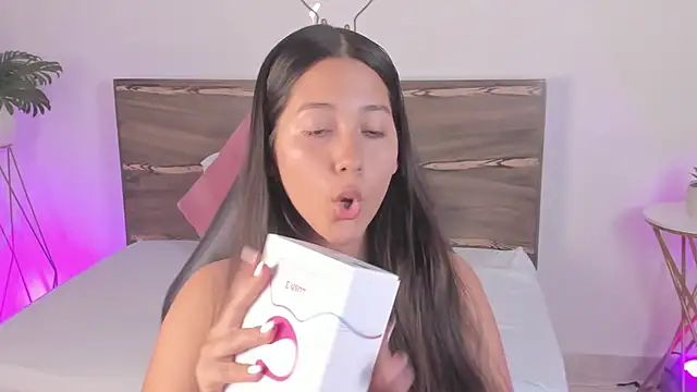 ivette bocelly online show from March 4, 2025, 7:43 pm