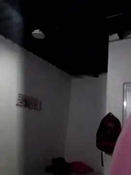 Snapshot of KarameloVzla chatting on January 17, 2026, 1:43 am KarameloVzla online show from January 17, 2026, 1:43 am