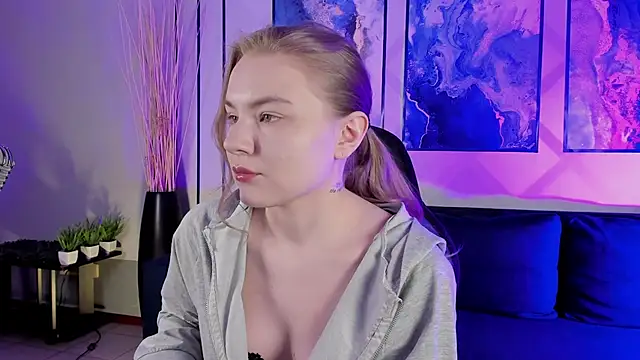 ValerieViolette online show from December 4, 2024, 1:03 am