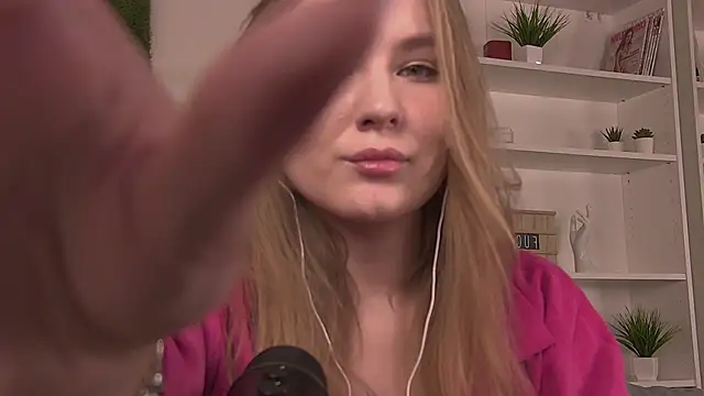 ValerieViolette online show from February 20, 2025, 12:57 pm