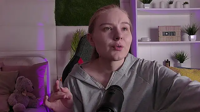 ValerieViolette online show from March 2, 2025, 1:05 pm