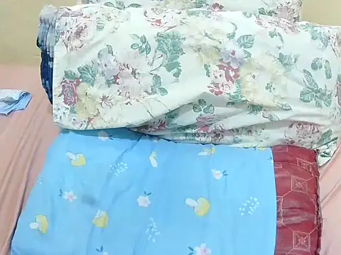 Snapshot of just_lela chatting on December 23, 2025, 9:18 am just lela online show from December 23, 2025, 9:18 am