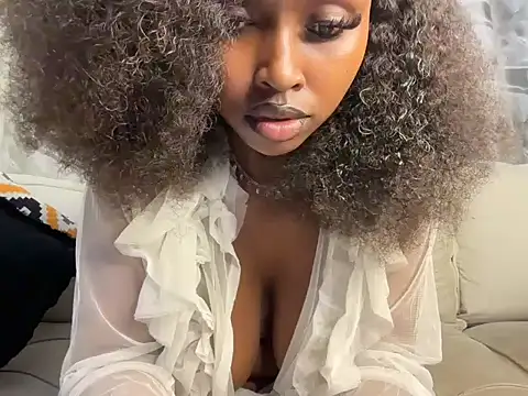 Snapshot of Chocolate_queen2 chatting on June 20, 2026, 3:42 am Chocolate queen2 online show from June 20, 2026, 3:42 am