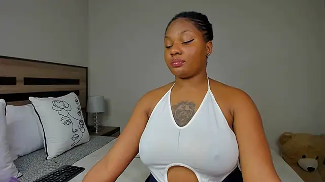 Renee-18 online show from July 9, 2026, 10:36 pm