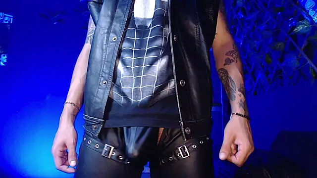 Dicaprioo  online show from November 13, 2025, 2:32 am