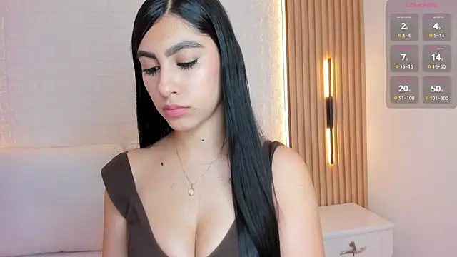 Snapshot of Emily_roux chatting on February 18, 2026, 10:28 pm Emily roux online show from February 18, 2026, 10:28 pm