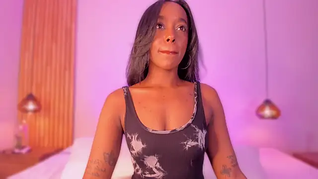 Snapshot of EmilyHaan chatting on February 19, 2026, 7:54 pm EmilyHaan online show from February 19, 2026, 7:54 pm