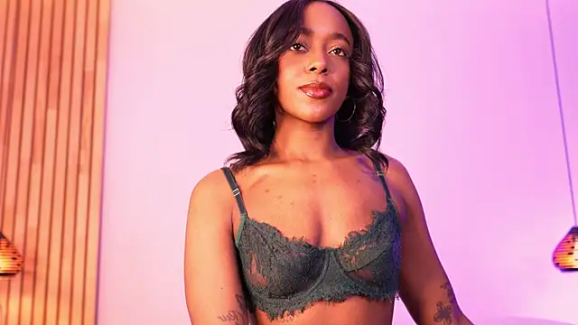 Snapshot of EmilyHaan chatting on February 27, 2026, 8:20 pm EmilyHaan online show from February 27, 2026, 8:20 pm