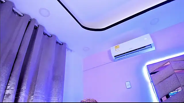 Elsalombardi  online show from March 21, 2025, 10:50 am