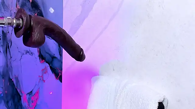 kristal blond online show from November 2, 2025, 3:53 am