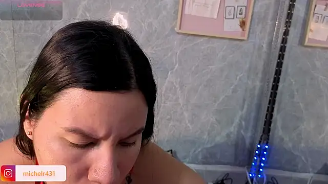 Mia  reys online show from April 7, 2026, 1:11 pm