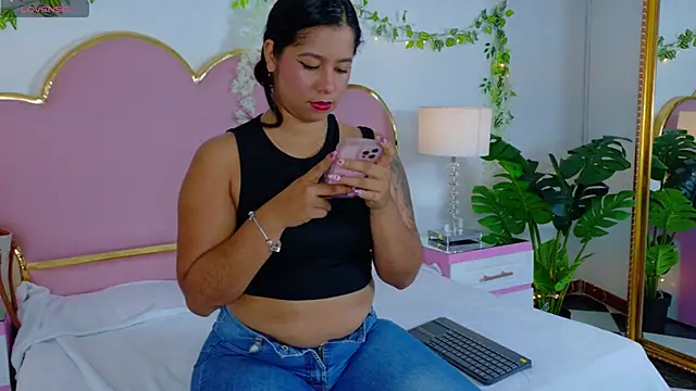 EmmaCrush online show from October 21, 2025, 8:31 pm