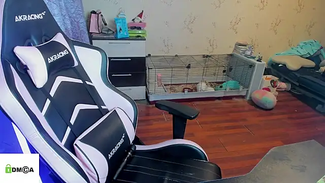 Snapshot of Crazy_forest_fairy chatting on February 8, 2026, 4:49 am Crazy forest fairy online show from February 8, 2026, 4:49 am