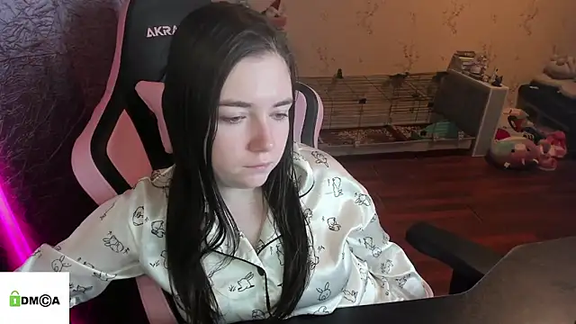 Snapshot of Crazy_forest_fairy chatting on February 15, 2026, 10:17 pm Crazy forest fairy online show from February 15, 2026, 10:17 pm