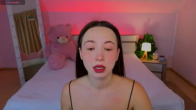 Hayle Hill online show from November 17, 2025, 1:22 am