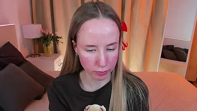 Snapshot of Cassie_Kelman chatting on February 17, 2025, 3:04 am Cassie Kelman online show from February 17, 2025, 3:04 am