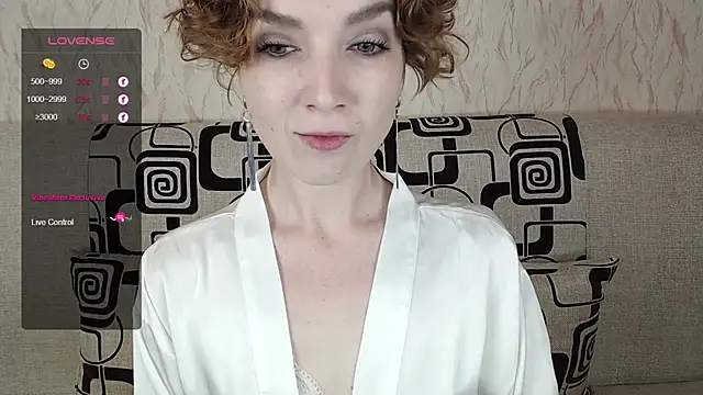 TinaWince online show from October 3, 2025, 4:53 am