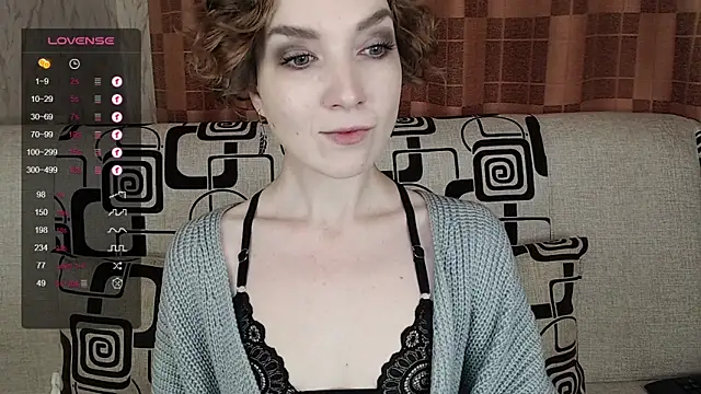 TinaWince online show from November 13, 2025, 4:44 am