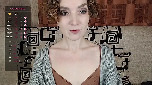 TinaWince online show from November 21, 2025, 4:44 am