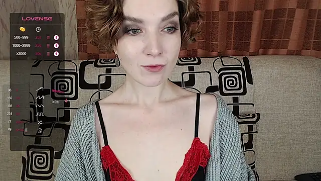 TinaWince online show from November 27, 2025, 4:47 am