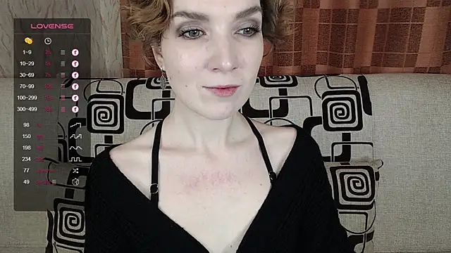 TinaWince online show from December 21, 2025, 4:52 am