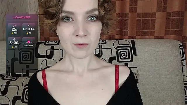 Snapshot of TinaWince chatting on February 14, 2026, 4:42 am TinaWince online show from February 14, 2026, 4:42 am