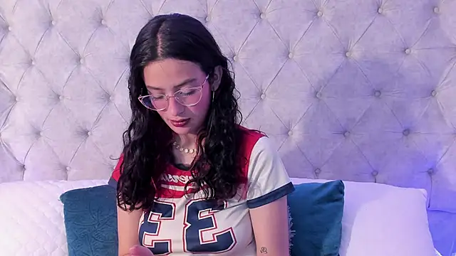 Snapshot of dafne_bss chatting on February 15, 2026, 5:04 am dafne bss online show from February 15, 2026, 5:04 am