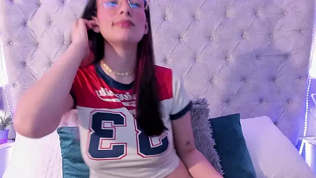 Snapshot of dafne_bss chatting on February 19, 2026, 5:03 am dafne bss online show from February 19, 2026, 5:03 am