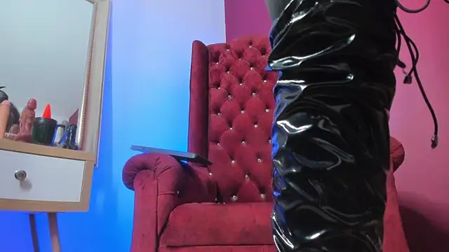 Snapshot of Sarah_Mistress_ chatting on December 26, 2024, 11:57 pm Sarah Mistress online show from December 26, 2024, 11:57 pm