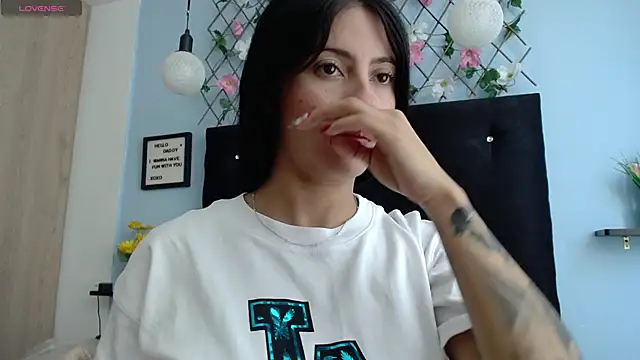 evatits 1 online show from December 14, 2025, 1:27 pm