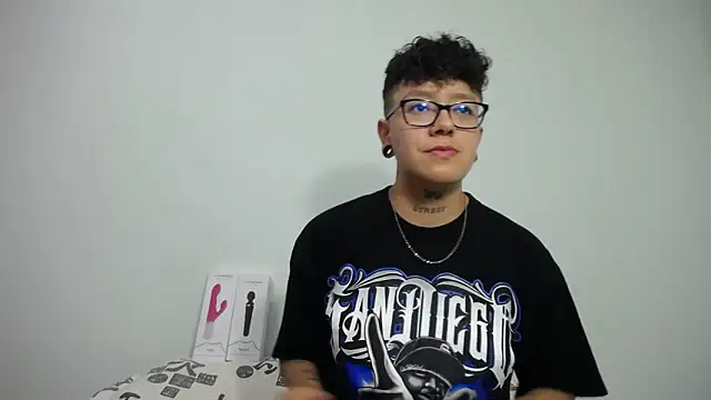 Snapshot of alex_noa chatting on February 10, 2025, 5:52 pm alex noa online show from February 10, 2025, 5:52 pm