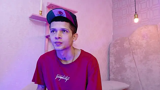 kendalltaylorr online show from December 5, 2025, 12:36 pm