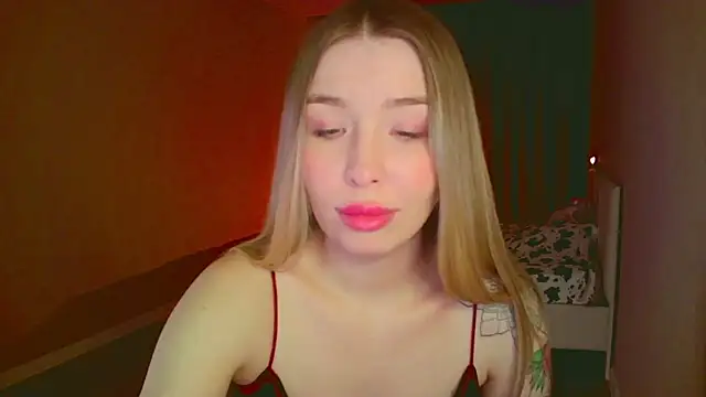 Snapshot of mia_raspberrie chatting on March 6, 2025, 3:35 am mia raspberrie online show from March 6, 2025, 3:35 am