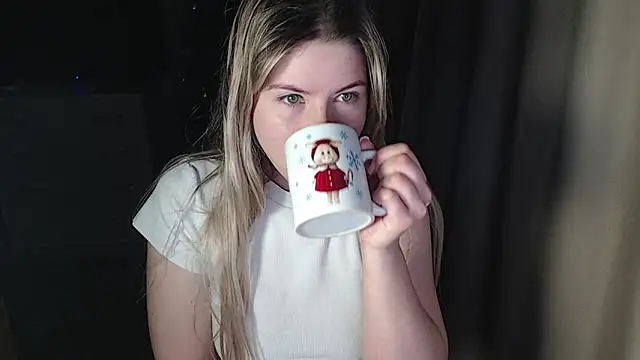 Snapshot of MelissaXKinky chatting on December 19, 2024, 11:03 pm MelissaXKinky online show from December 19, 2024, 11:03 pm
