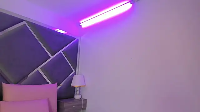 Charlotte Myers online show from November 21, 2025, 7:45 pm