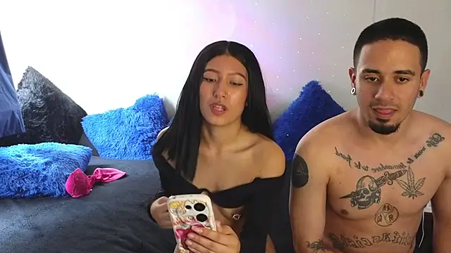 Snapshot of tony_and_sophia chatting on December 7, 2024, 2:02 pm tony and sophia online show from December 7, 2024, 2:02 pm