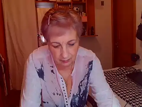 Snapshot of Victoria5643 chatting on March 5, 2025, 8:10 pm Victoria5643 online show from March 5, 2025, 8:10 pm