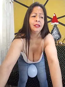 Snapshot of Catalina_JH chatting on December 11, 2024, 3:15 pm Catalina JH online show from December 11, 2024, 3:15 pm