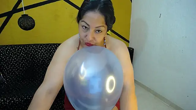 Snapshot of Catalina_JH chatting on January 4, 2025, 7:02 pm Catalina JH online show from January 4, 2025, 7:02 pm