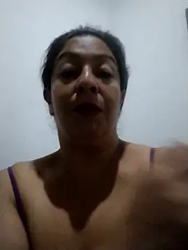 Snapshot of Catalina_JH chatting on February 17, 2025, 7:04 am Catalina JH online show from February 17, 2025, 7:04 am